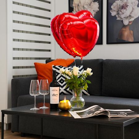 Maria - Modern Apartment With Parking And Workspace Bukarest Exteriör bild