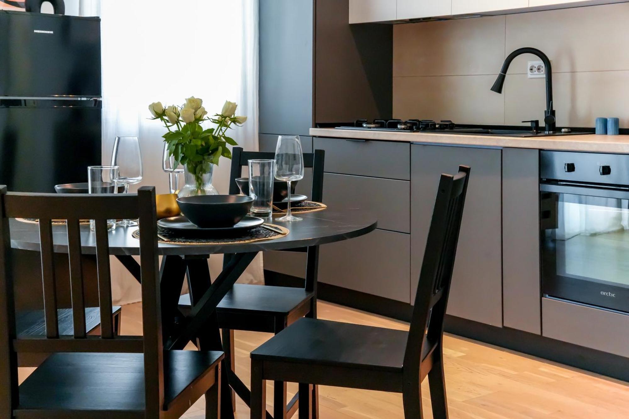 Maria - Modern Apartment With Parking And Workspace Bukarest Exteriör bild