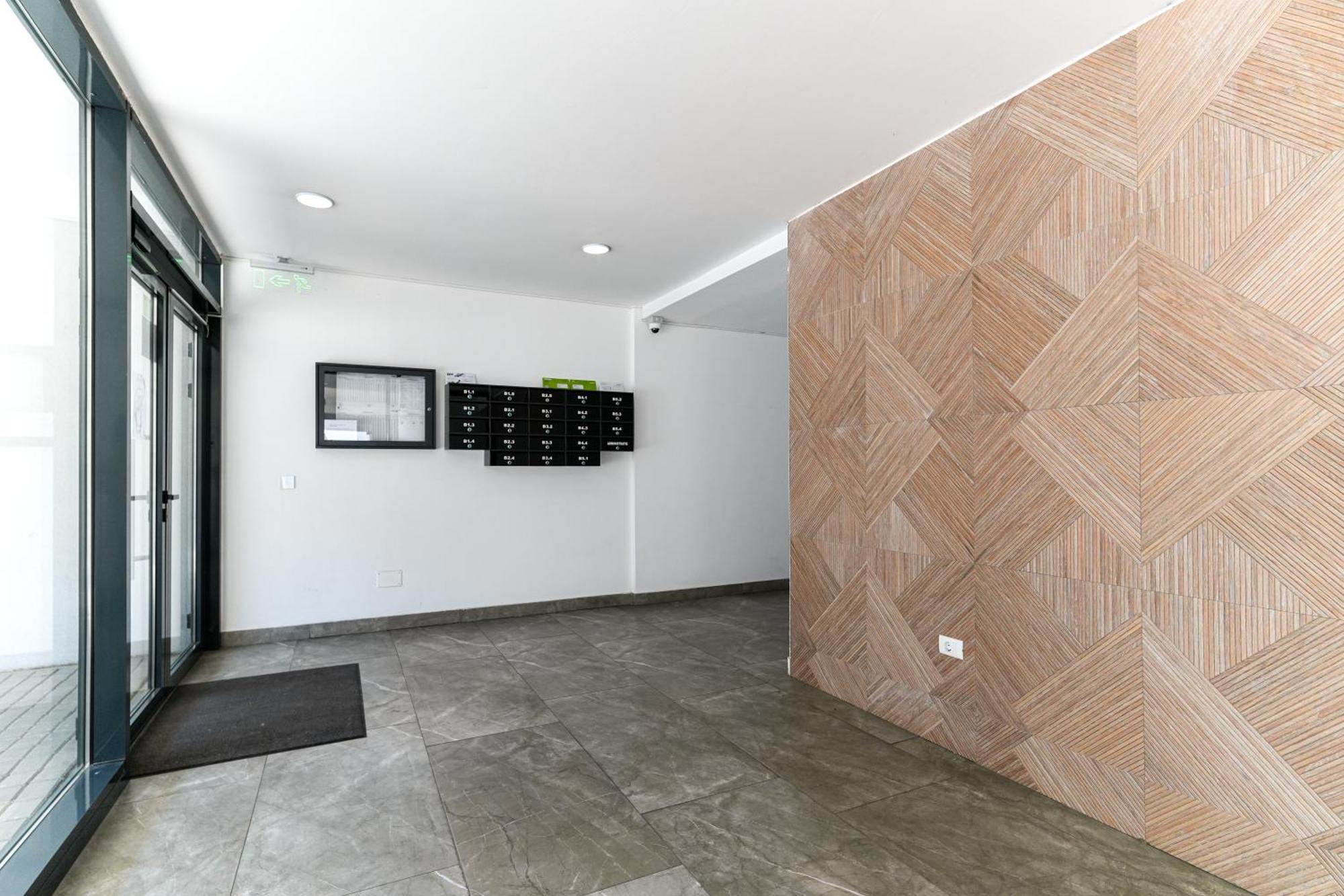 Maria - Modern Apartment With Parking And Workspace Bukarest Exteriör bild