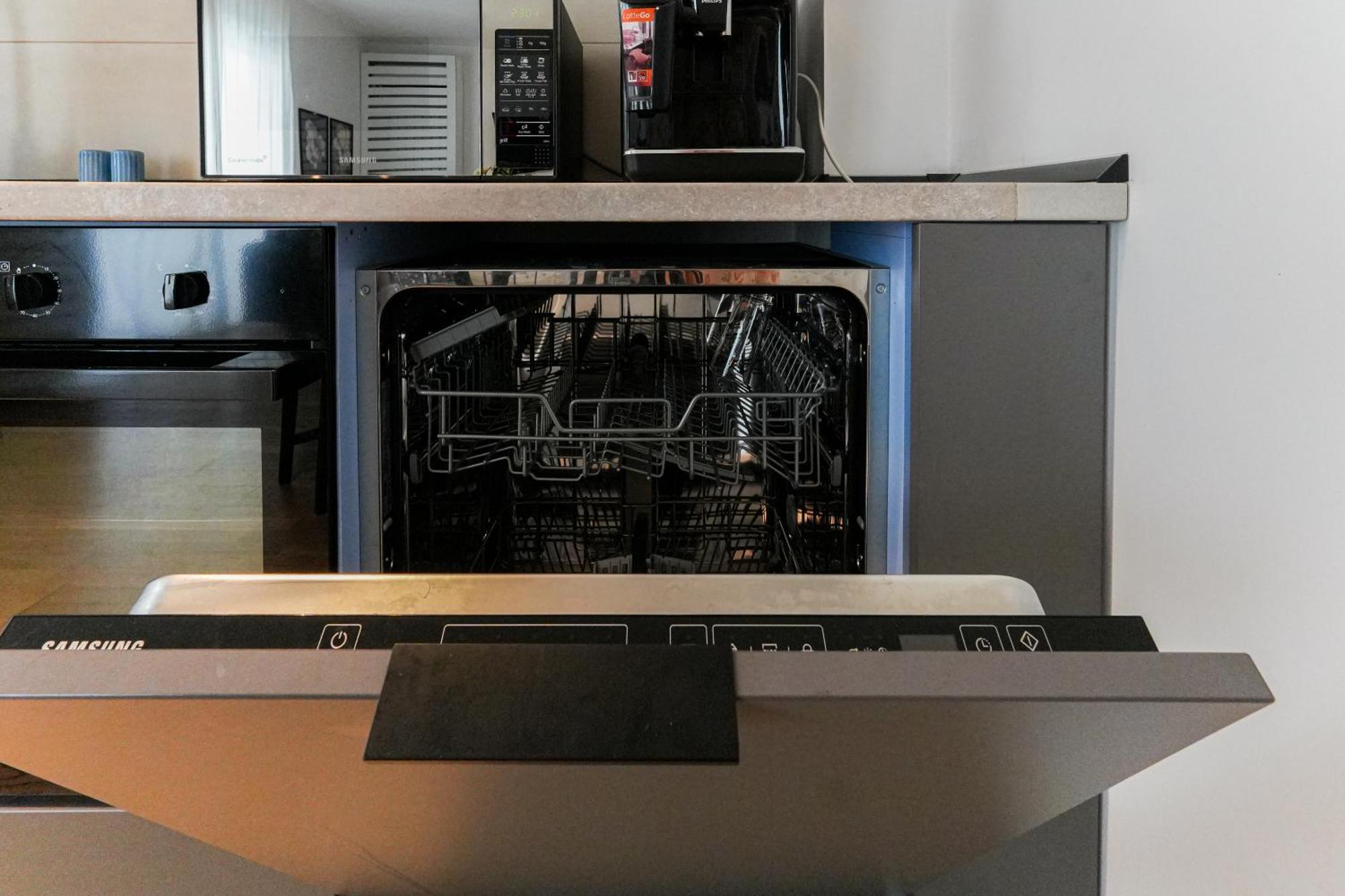 Maria - Modern Apartment With Parking And Workspace Bukarest Exteriör bild