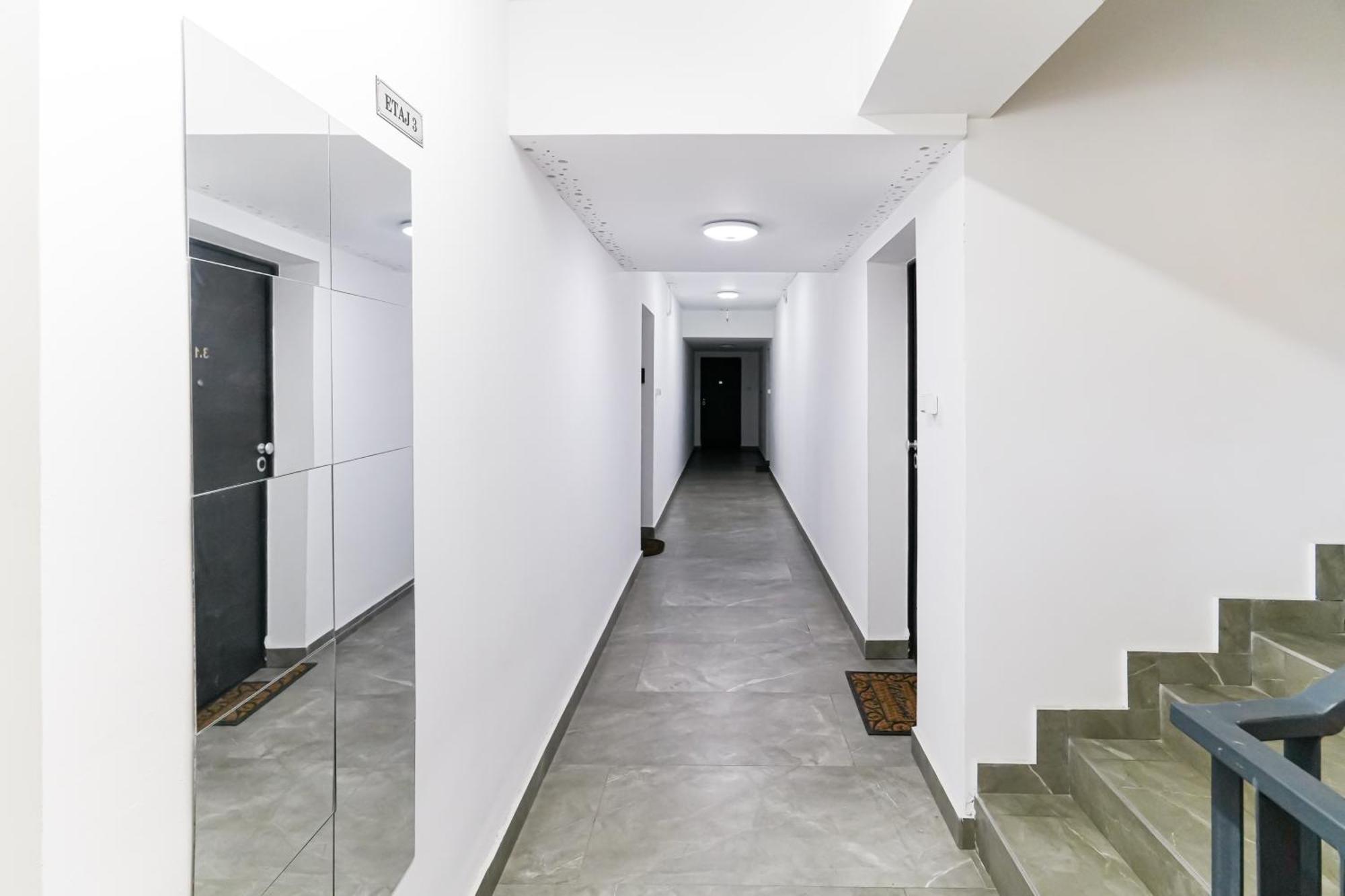 Maria - Modern Apartment With Parking And Workspace Bukarest Exteriör bild
